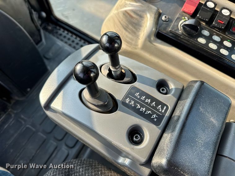 image for item DW3410 2016 Caterpillar 963K track loader