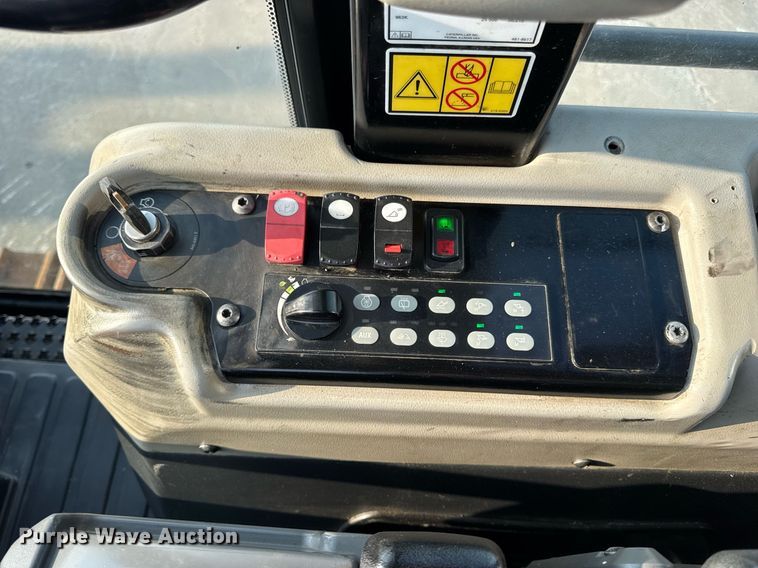 image for item DW3410 2016 Caterpillar 963K track loader