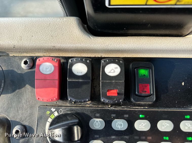 image for item DW3410 2016 Caterpillar 963K track loader