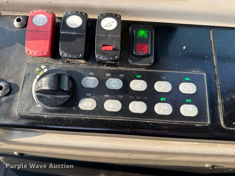 image for item DW3410 2016 Caterpillar 963K track loader