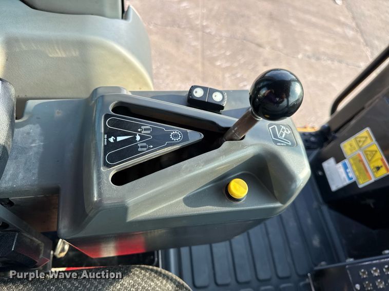 image for item DW3410 2016 Caterpillar 963K track loader