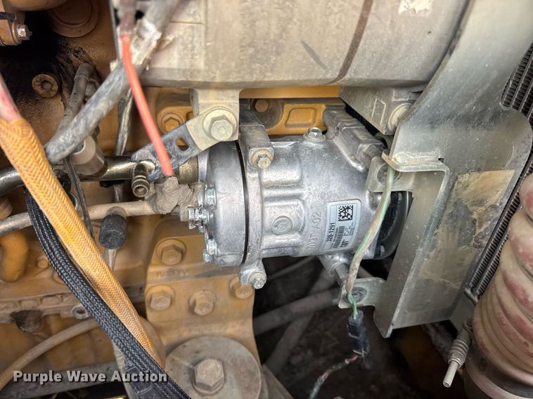 image for item DW3410 2016 Caterpillar 963K track loader