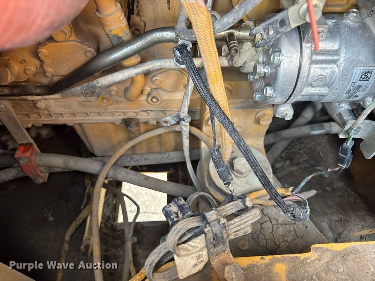 image for item DW3410 2016 Caterpillar 963K track loader