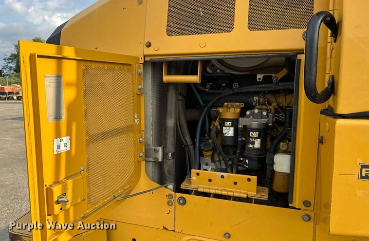 image for item DW3410 2016 Caterpillar 963K track loader