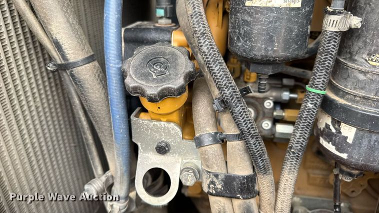 image for item DW3410 2016 Caterpillar 963K track loader