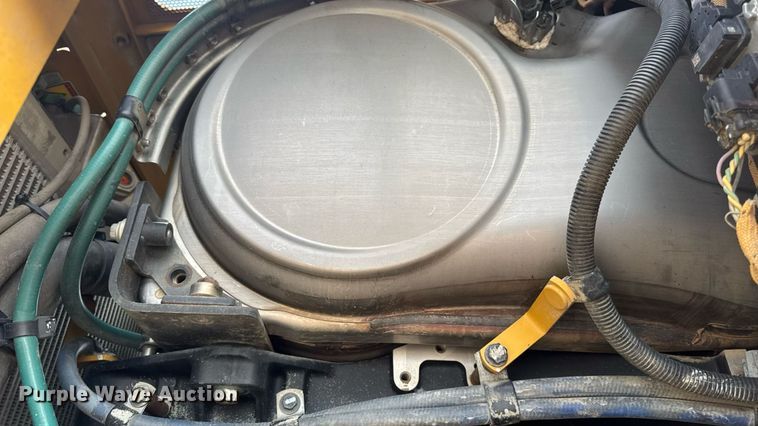 image for item DW3410 2016 Caterpillar 963K track loader