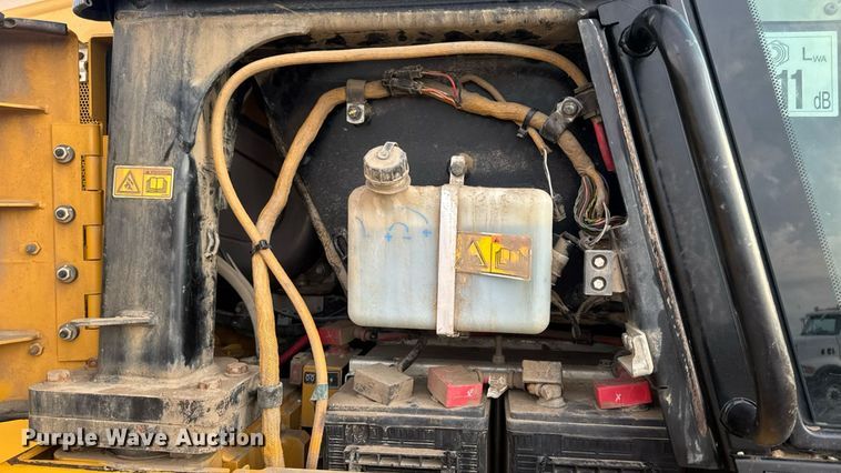 image for item DW3410 2016 Caterpillar 963K track loader