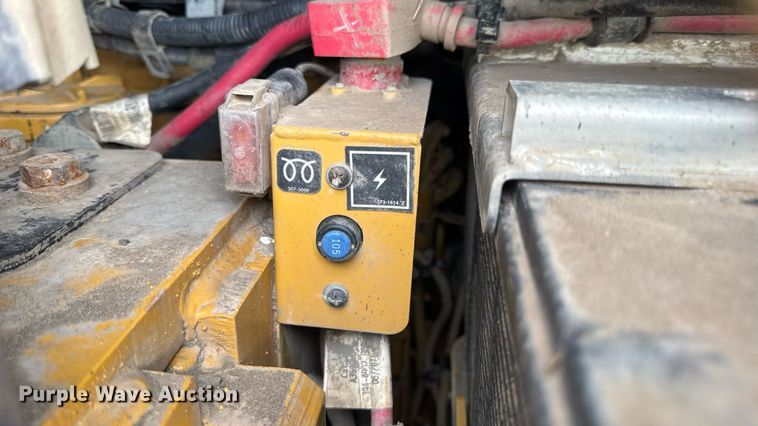 image for item DW3410 2016 Caterpillar 963K track loader