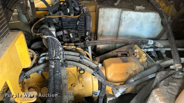 image for item DW3410 2016 Caterpillar 963K track loader