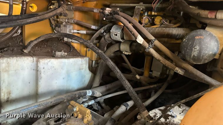 image for item DW3410 2016 Caterpillar 963K track loader