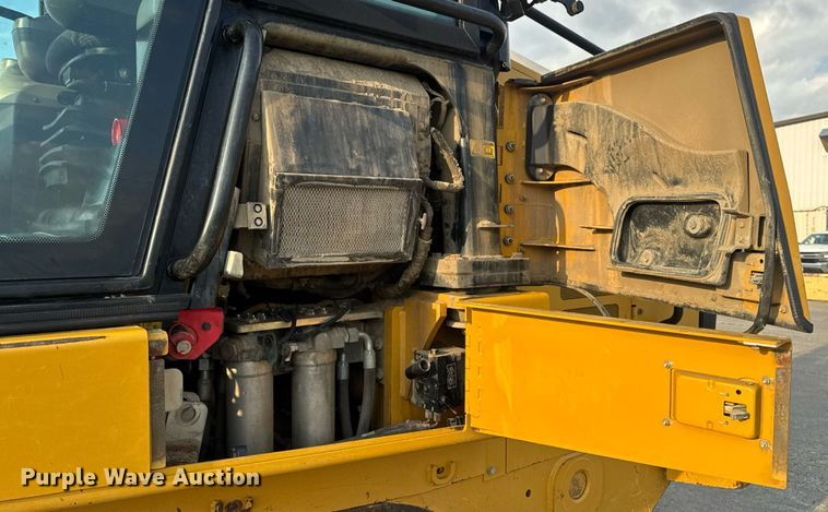 image for item DW3410 2016 Caterpillar 963K track loader