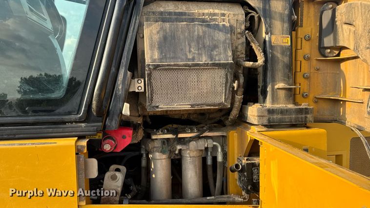 image for item DW3410 2016 Caterpillar 963K track loader