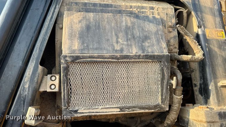 image for item DW3410 2016 Caterpillar 963K track loader