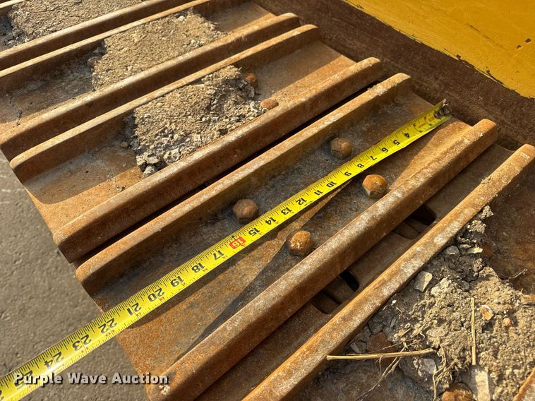 image for item DW3410 2016 Caterpillar 963K track loader