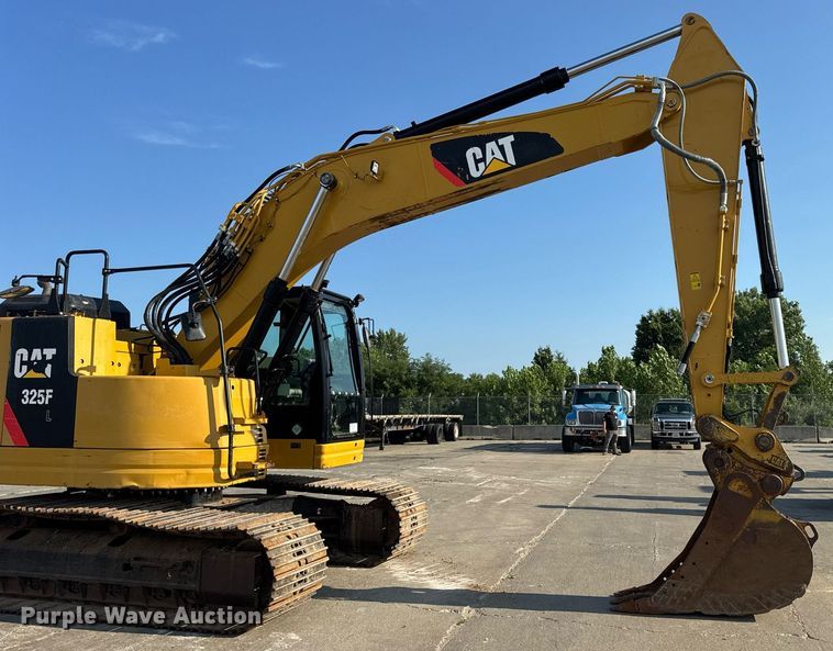 image for item DW3411 2016 Caterpillar 325F LCR excavator