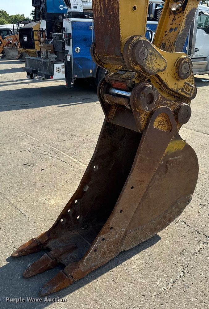 image for item DW3411 2016 Caterpillar 325F LCR excavator