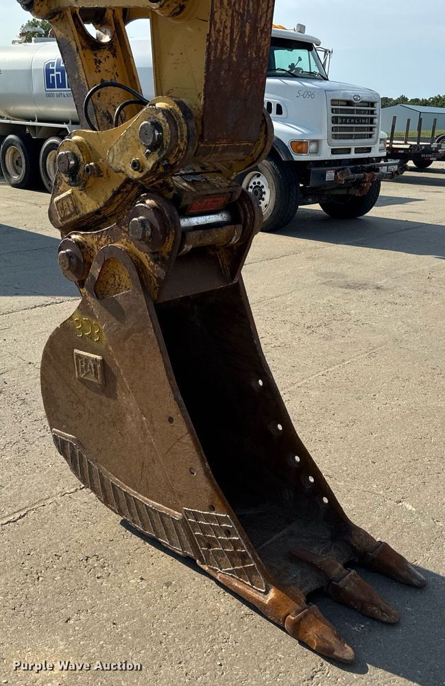 image for item DW3411 2016 Caterpillar 325F LCR excavator