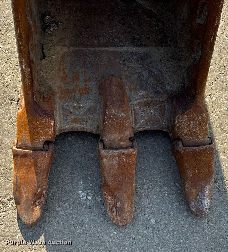 image for item DW3411 2016 Caterpillar 325F LCR excavator