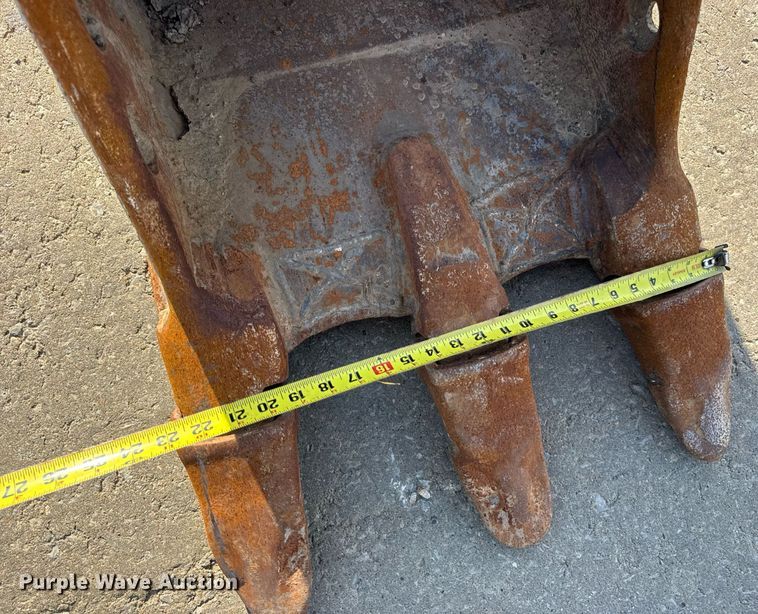 image for item DW3411 2016 Caterpillar 325F LCR excavator