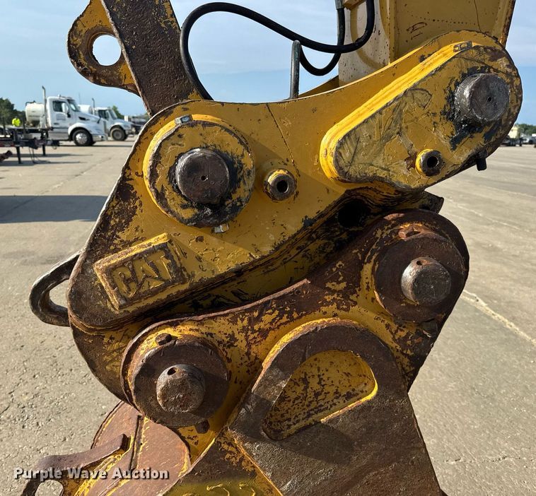 image for item DW3411 2016 Caterpillar 325F LCR excavator