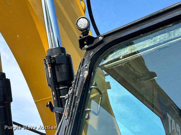 image for item DW3411 2016 Caterpillar 325F LCR excavator