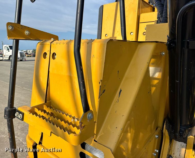 image for item DW3411 2016 Caterpillar 325F LCR excavator