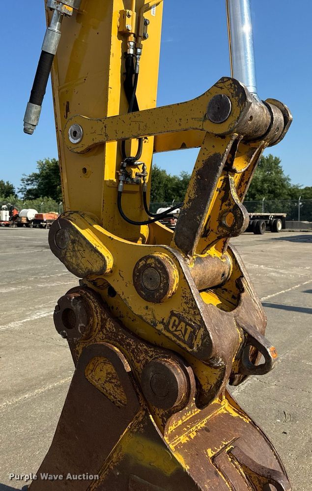 image for item DW3411 2016 Caterpillar 325F LCR excavator