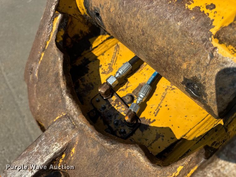 image for item DW3411 2016 Caterpillar 325F LCR excavator