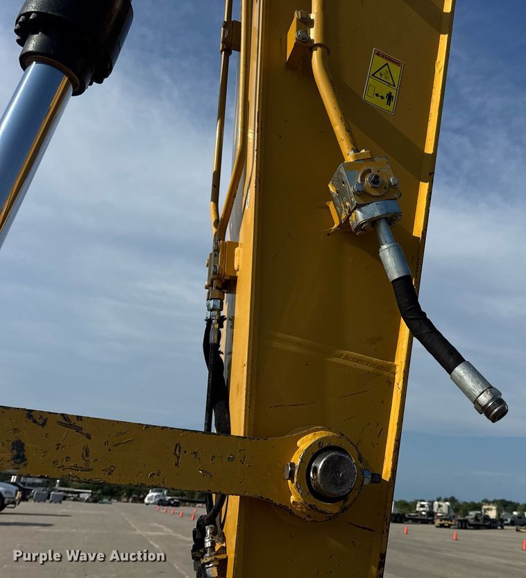 image for item DW3411 2016 Caterpillar 325F LCR excavator