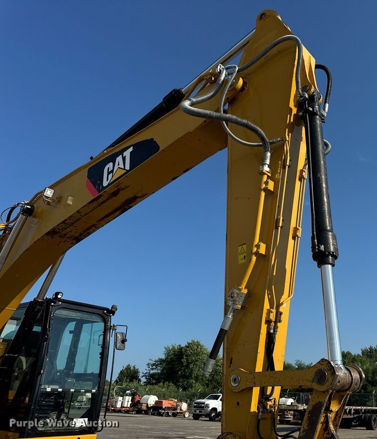 image for item DW3411 2016 Caterpillar 325F LCR excavator