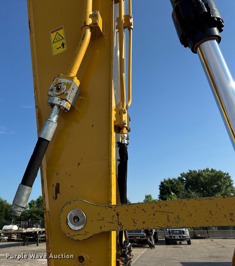 image for item DW3411 2016 Caterpillar 325F LCR excavator