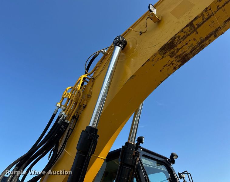 image for item DW3411 2016 Caterpillar 325F LCR excavator