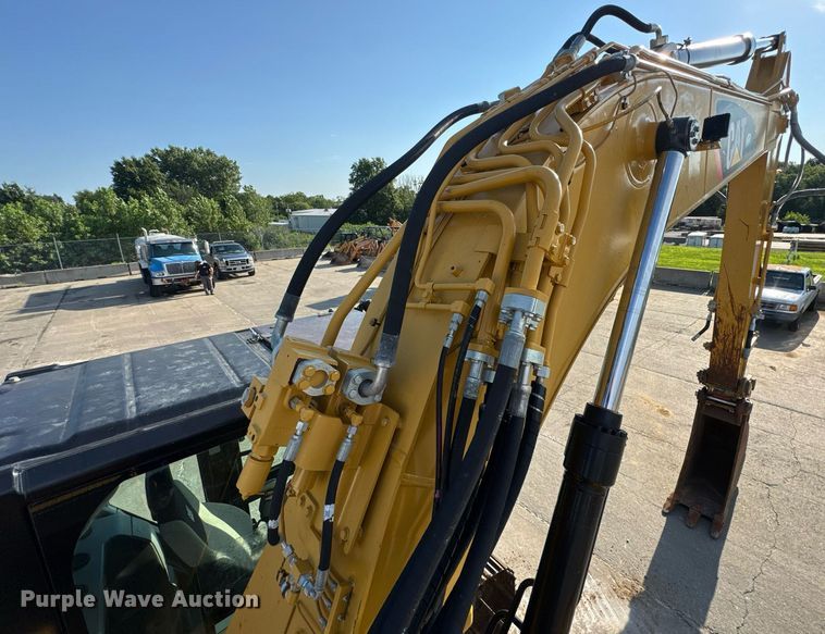 image for item DW3411 2016 Caterpillar 325F LCR excavator