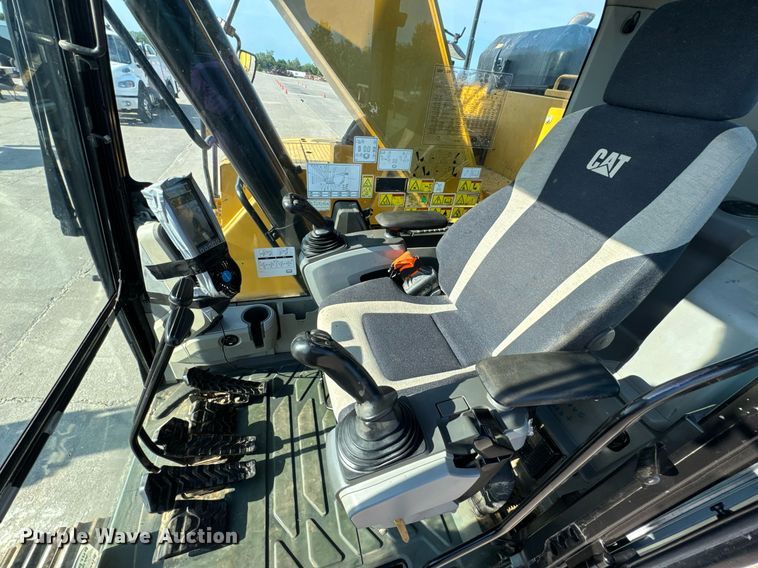 image for item DW3411 2016 Caterpillar 325F LCR excavator