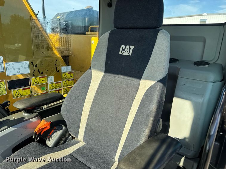 image for item DW3411 2016 Caterpillar 325F LCR excavator