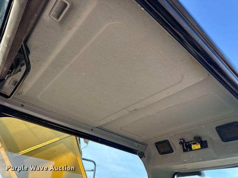 image for item DW3411 2016 Caterpillar 325F LCR excavator