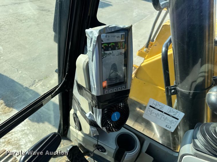 image for item DW3411 2016 Caterpillar 325F LCR excavator