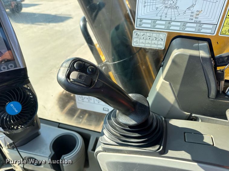 image for item DW3411 2016 Caterpillar 325F LCR excavator