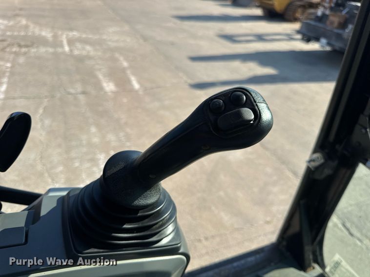 image for item DW3411 2016 Caterpillar 325F LCR excavator