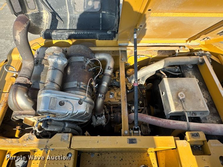 image for item DW3411 2016 Caterpillar 325F LCR excavator