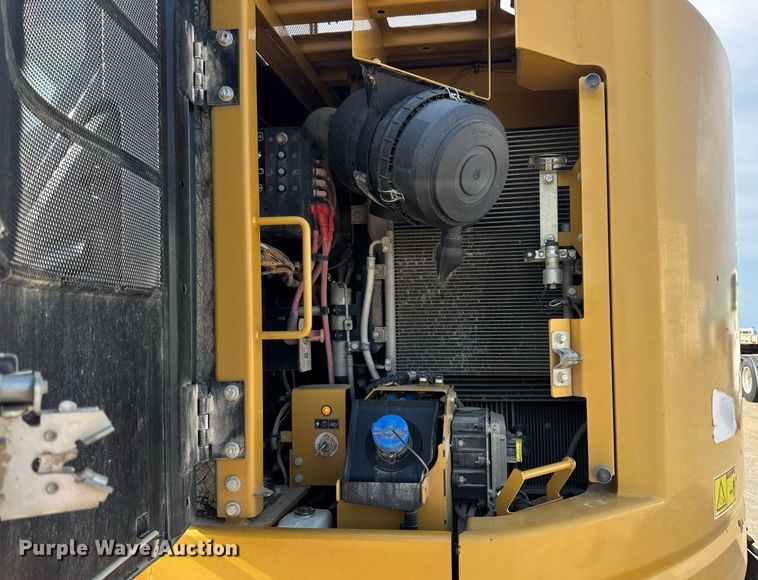 image for item DW3411 2016 Caterpillar 325F LCR excavator