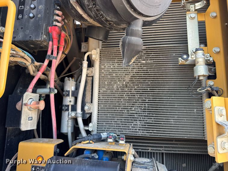 image for item DW3411 2016 Caterpillar 325F LCR excavator