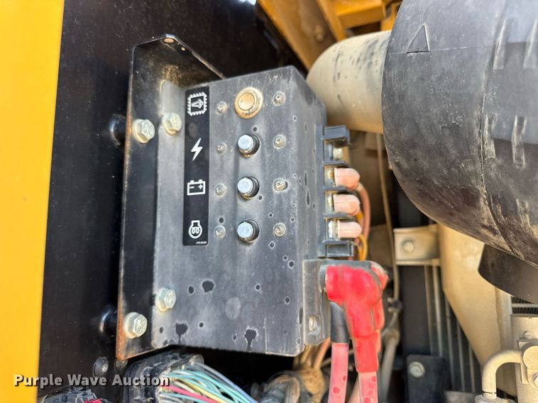 image for item DW3411 2016 Caterpillar 325F LCR excavator