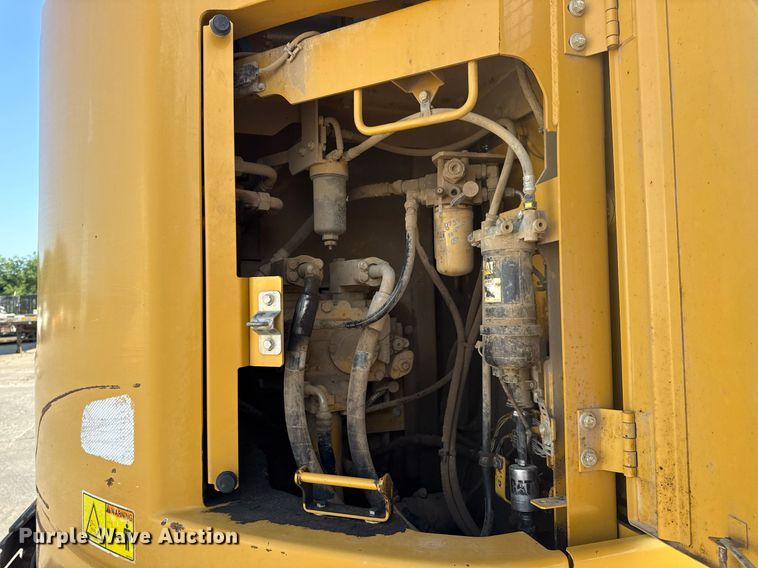 image for item DW3411 2016 Caterpillar 325F LCR excavator