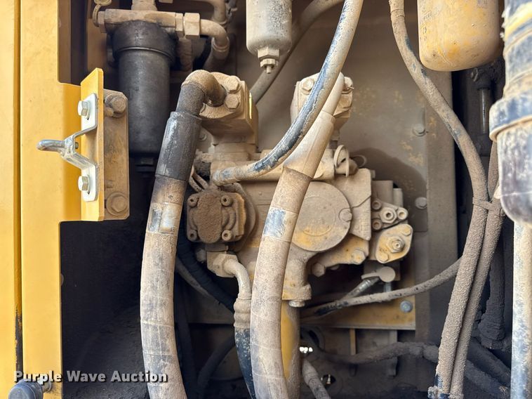 image for item DW3411 2016 Caterpillar 325F LCR excavator