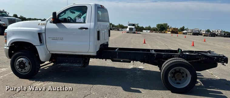 image for item DW3412 2020 Chevrolet Silverado 4500HD truck cab and chassis