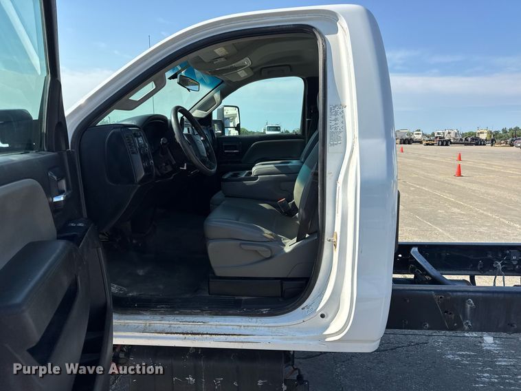 image for item DW3412 2020 Chevrolet Silverado 4500HD truck cab and chassis