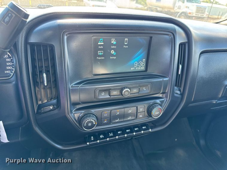 image for item DW3412 2020 Chevrolet Silverado 4500HD truck cab and chassis