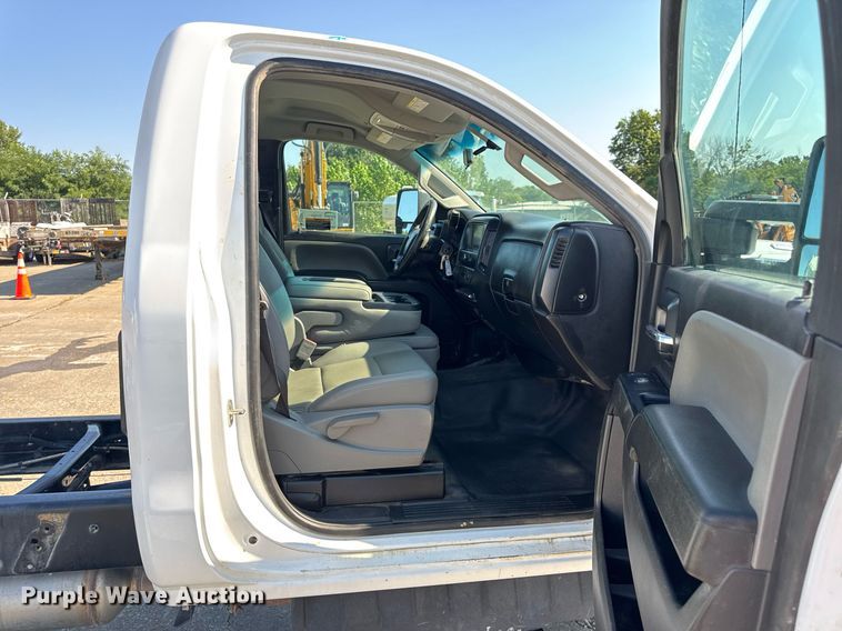 image for item DW3412 2020 Chevrolet Silverado 4500HD truck cab and chassis