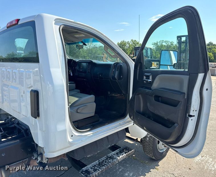 image for item DW3412 2020 Chevrolet Silverado 4500HD truck cab and chassis